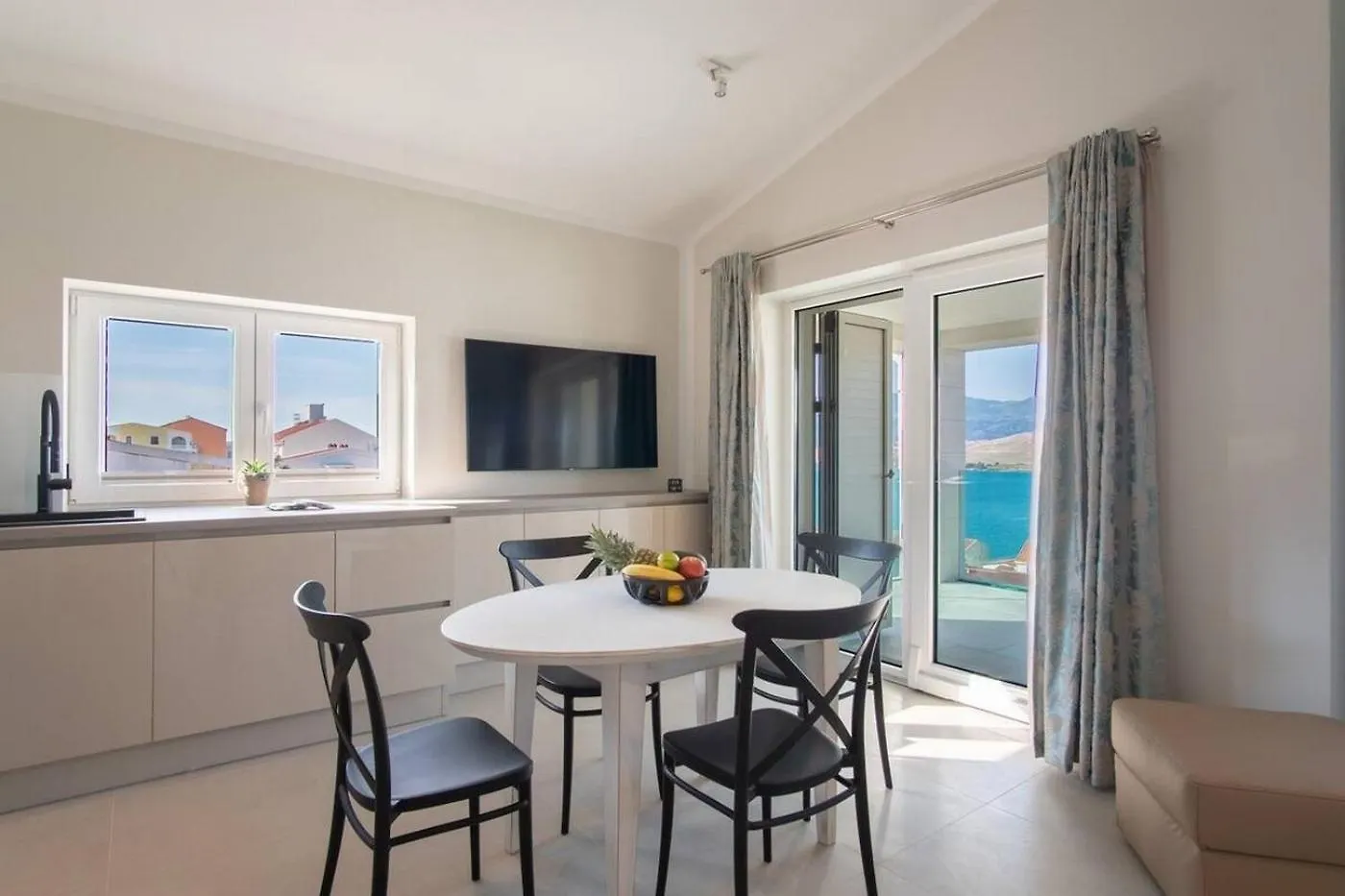 פג Apartments With A Swimming Pool Pag - 21393